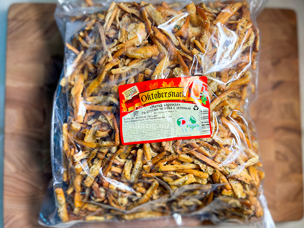Нитка ЖАРЕНАЯ "Чеснок с зеленью" Oktobersnack 1 кг (сырный продукт) в Курске