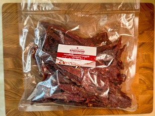 Колбаски ФОМА ЛУКИЧ (с перцем чили) (по 0,5кг): Мясо СЛАЙСЫ из МРАМОРНОЙ ГОВЯДИНЫ с/к (0,5 кг)