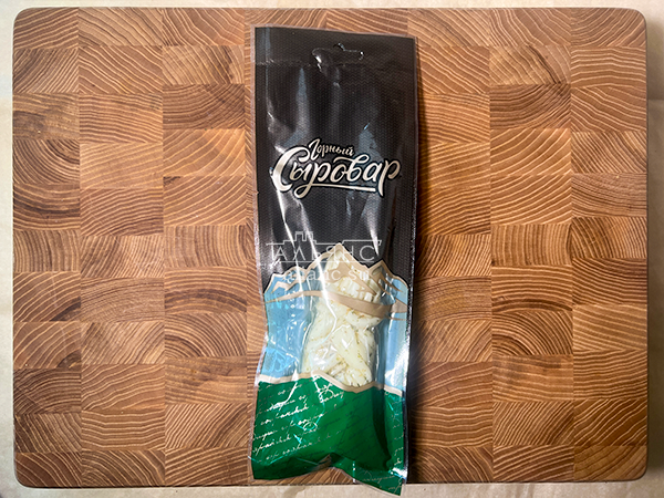 Сыр 100 гр ГОРНЫЙ СЫРОВАР (Косичка с укропом и чесноком) в Курске